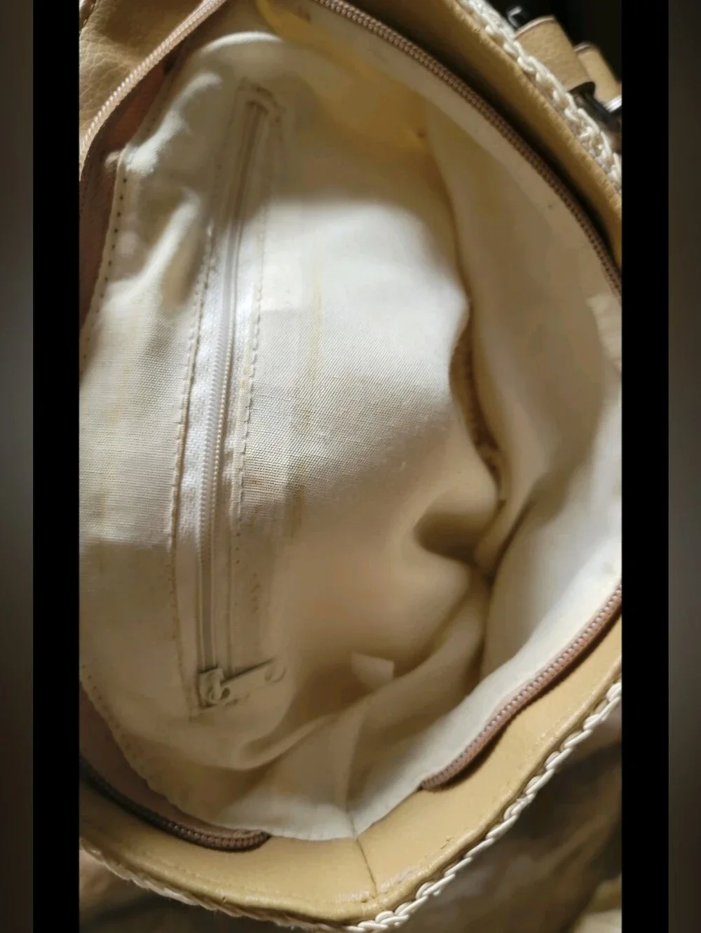 Women's Ivory Knit Woven Handbag with Top Zipper & Wood Plumeria Keychain *READ*